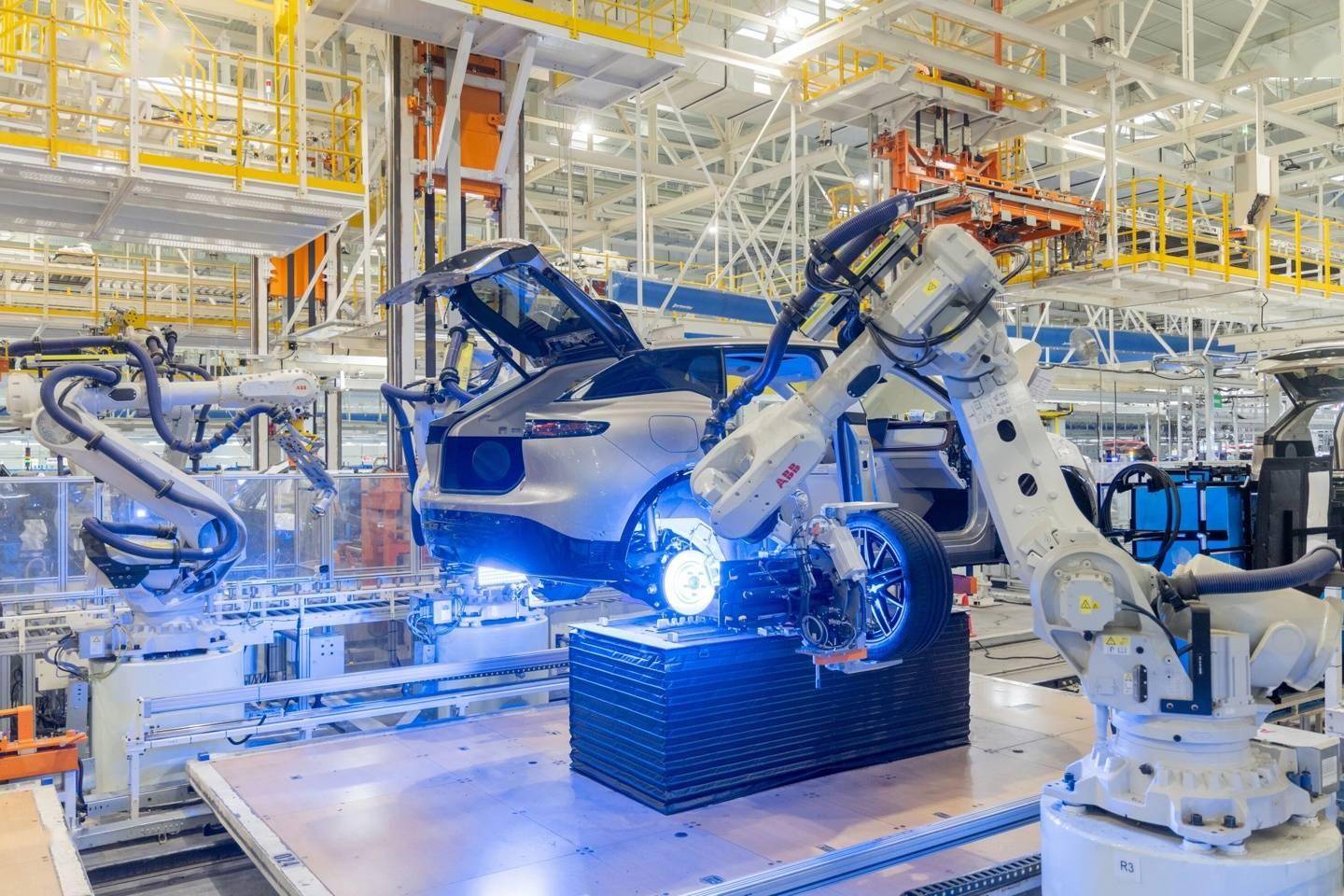 40秒下線一臺(tái)車，東風(fēng)嵐圖啟動(dòng)工廠升級(jí)改造，引領(lǐng)智能制造新浪潮